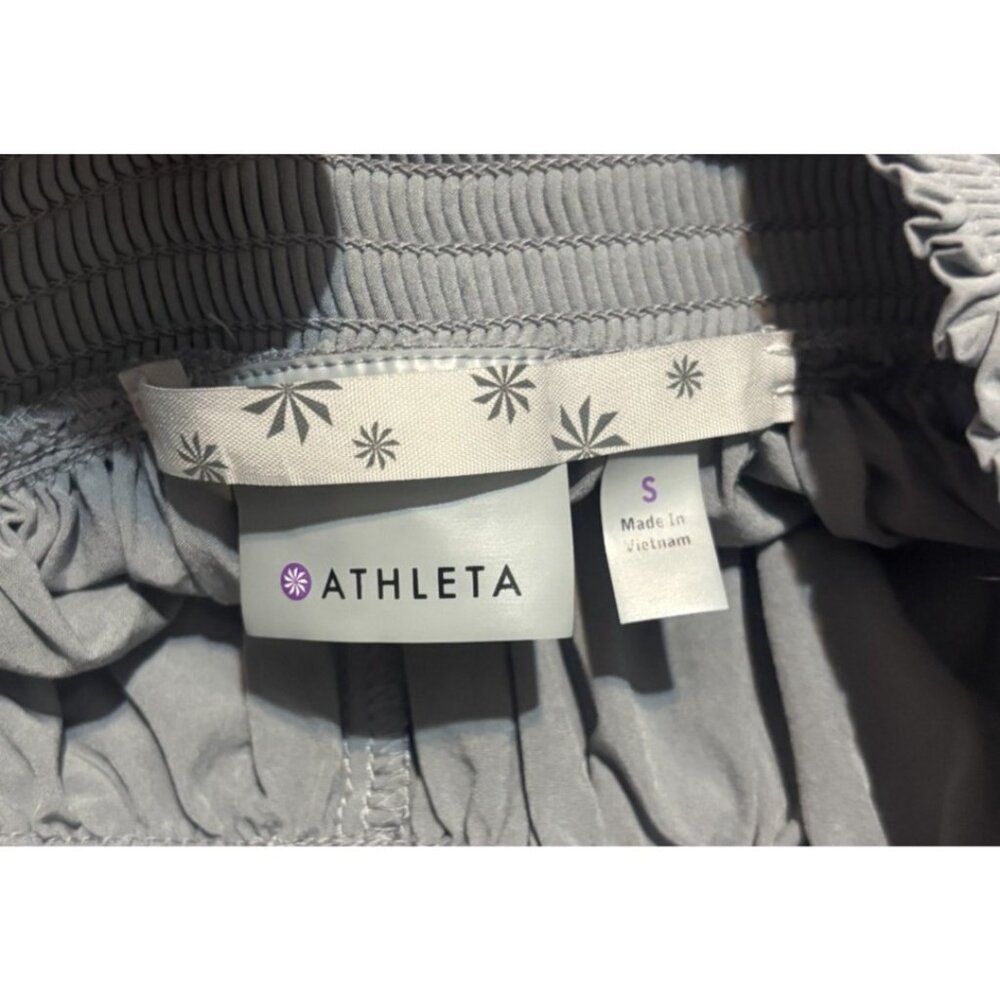 Athleta Wide Leg Shorts Womens Yoga Shorts size small Gray zipper pockets - Picture 4 of 5